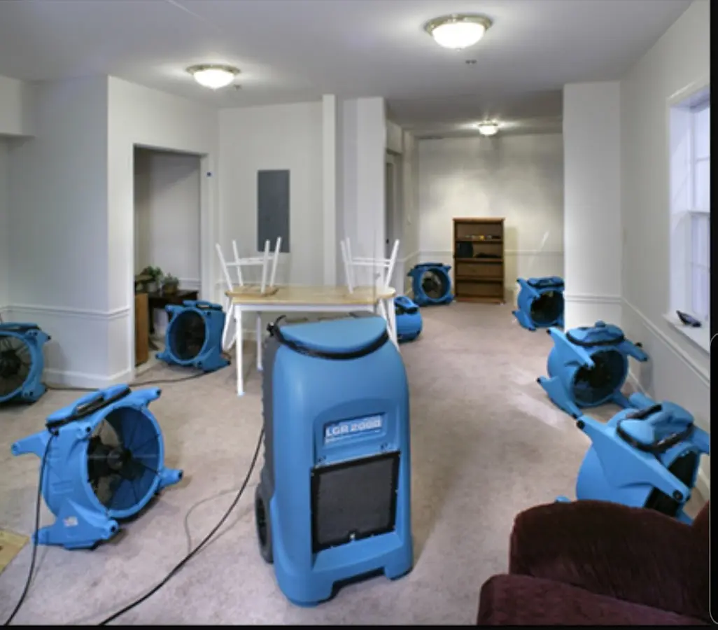 Air movers and dehumidifier setup for Water Extraction & Removal in Umatilla